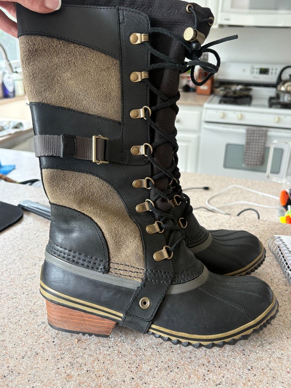 Sorel Conquest Carly tall black and khaki leather waterproof winter boots size 7
